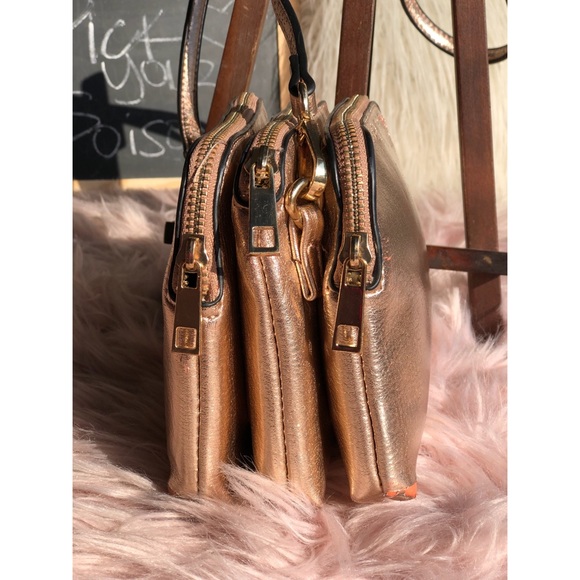 ✨✨ Vintage style 3 Layer compartment Crossbody 💕 - Picture 2 of 6